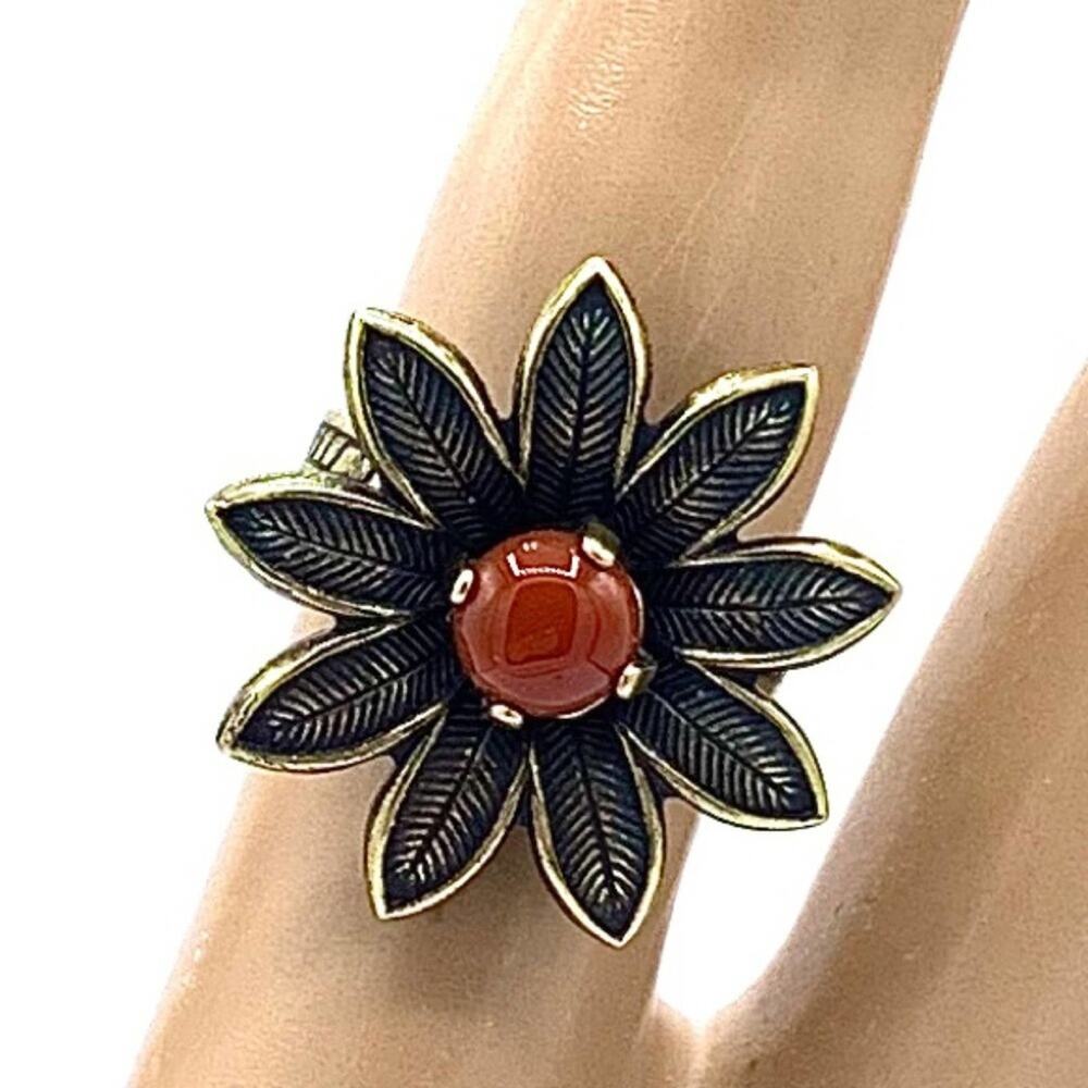 Carnelian Daisy ring. 6mm carnelian cabochon Antique gold setting hand made‎